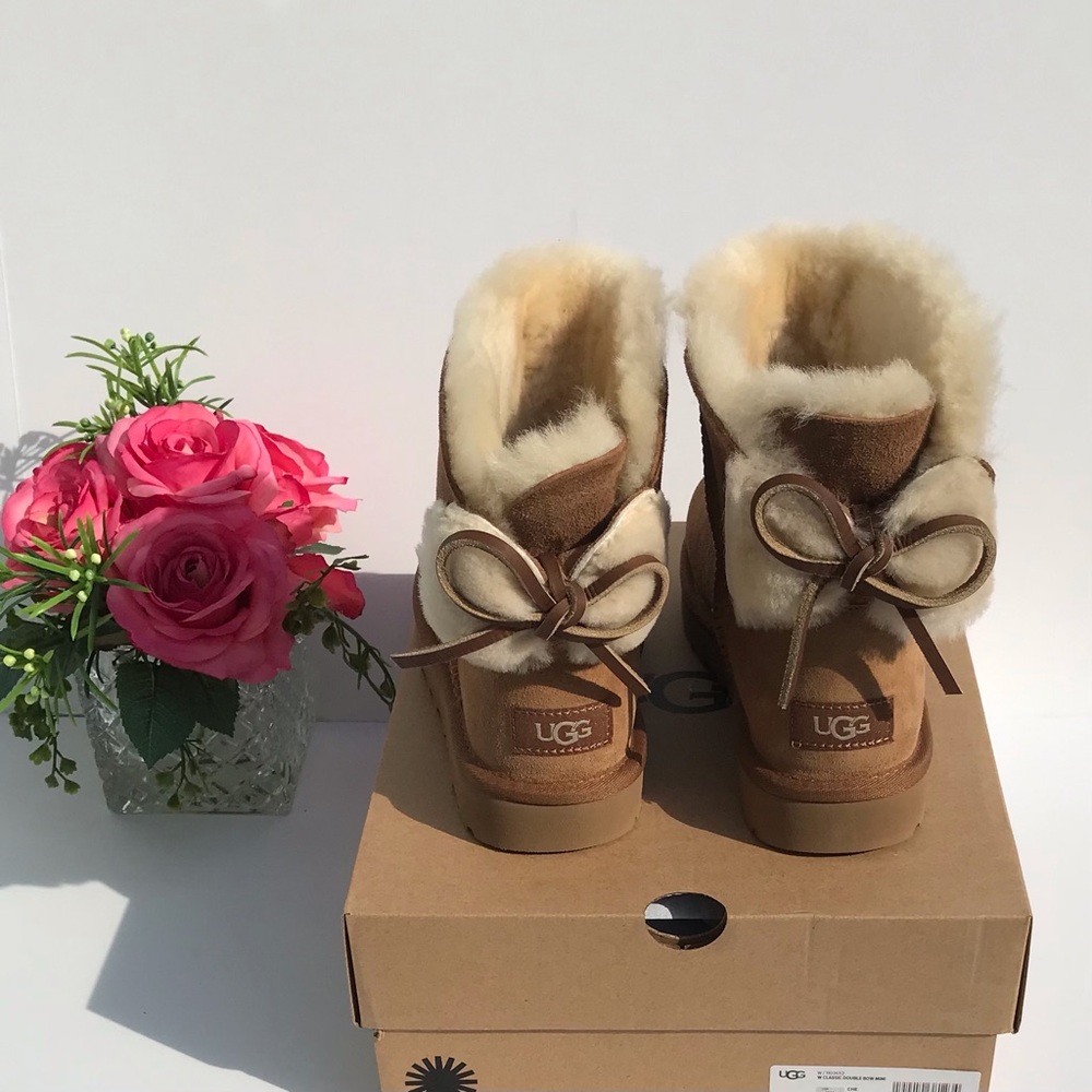 UGG Classic Double Bow Mini Boots - Picture 2 of 8